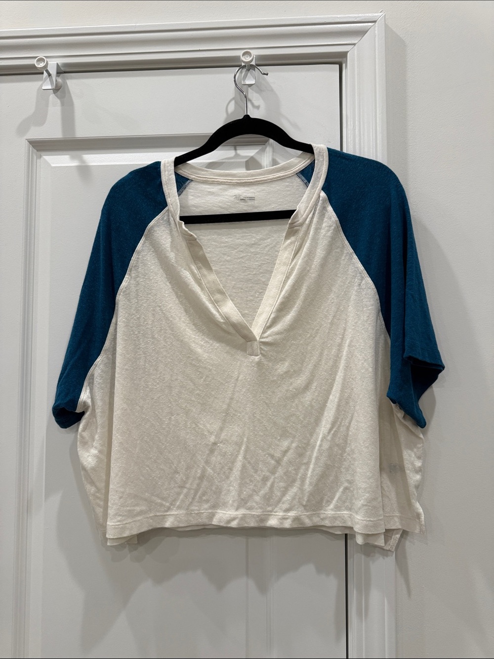 aerie Cream V‑Neck Raglan Tee with Teal Sleeves